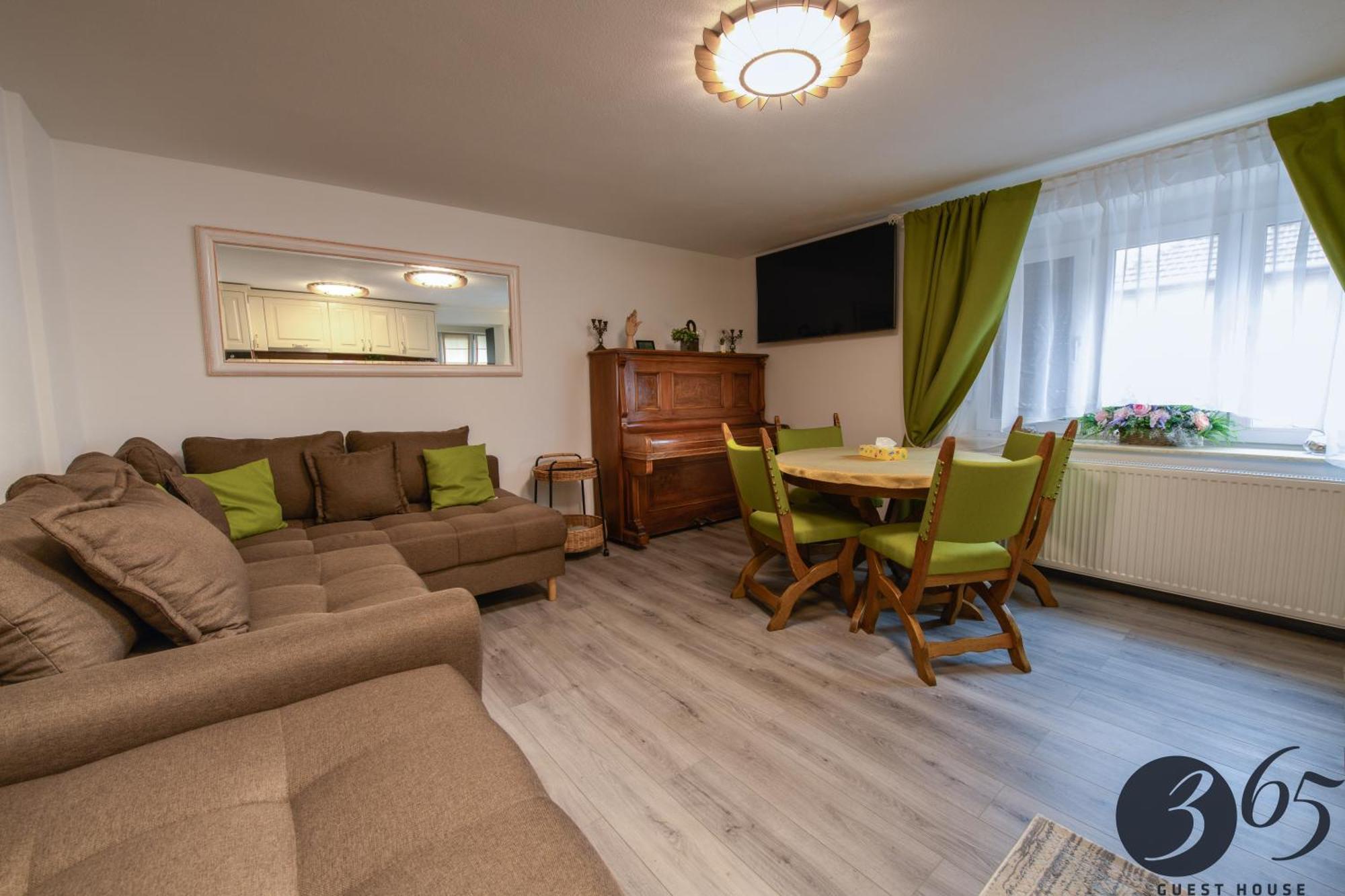 365 Guest House Хунедоара Экстерьер фото