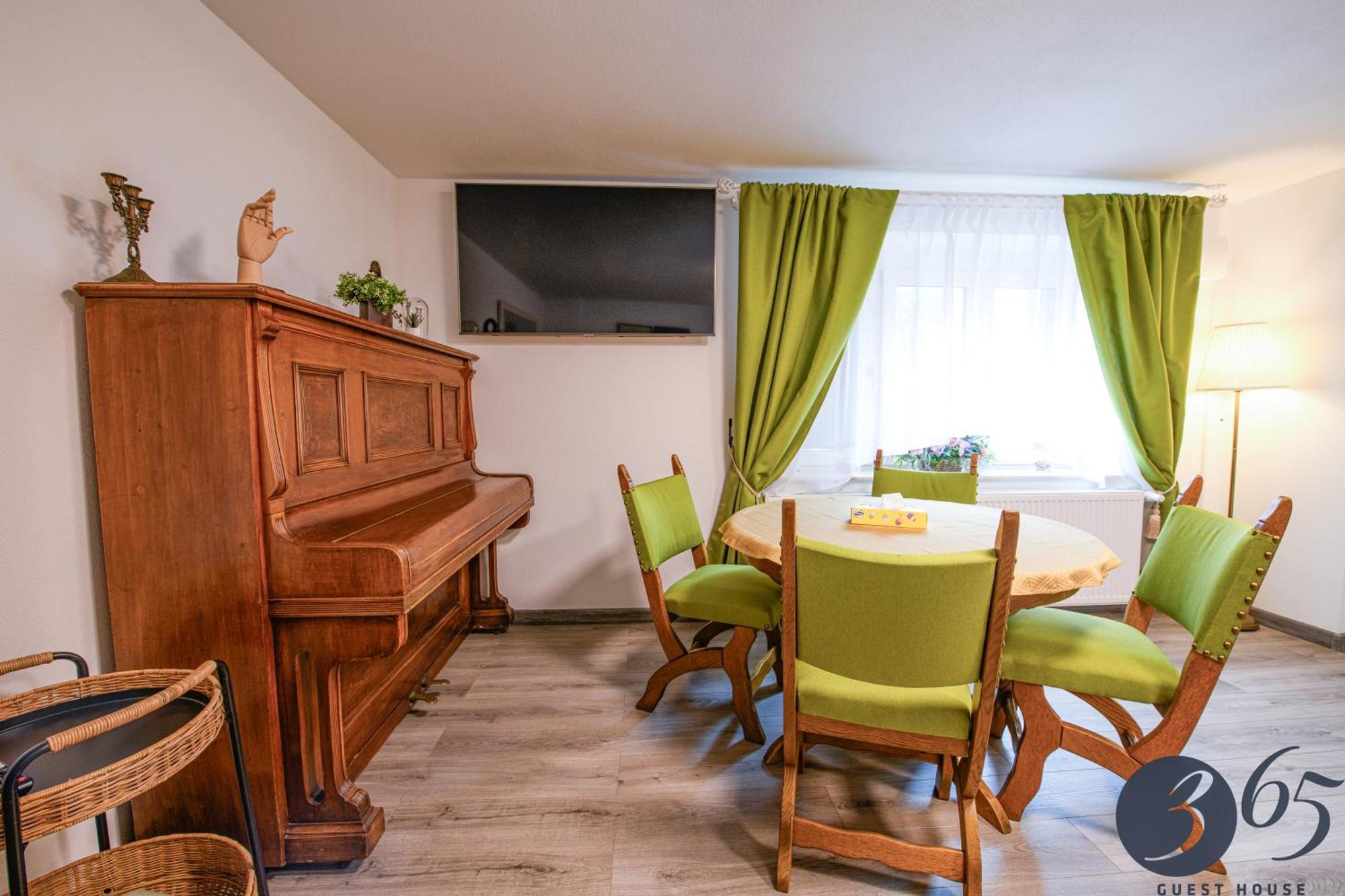 365 Guest House Хунедоара Экстерьер фото